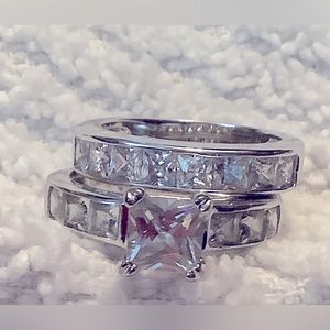 Wedding set rings. CZ